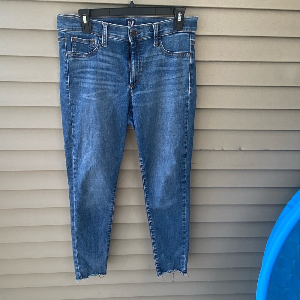🌈 GAP Medium Wash Raw Bottom Skinny Jeans - Women’s Size 10